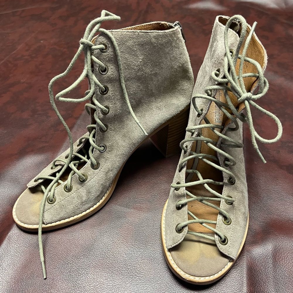 Jeffrey Campbell‎ Cora tan suede lace up open toe heels, size 9